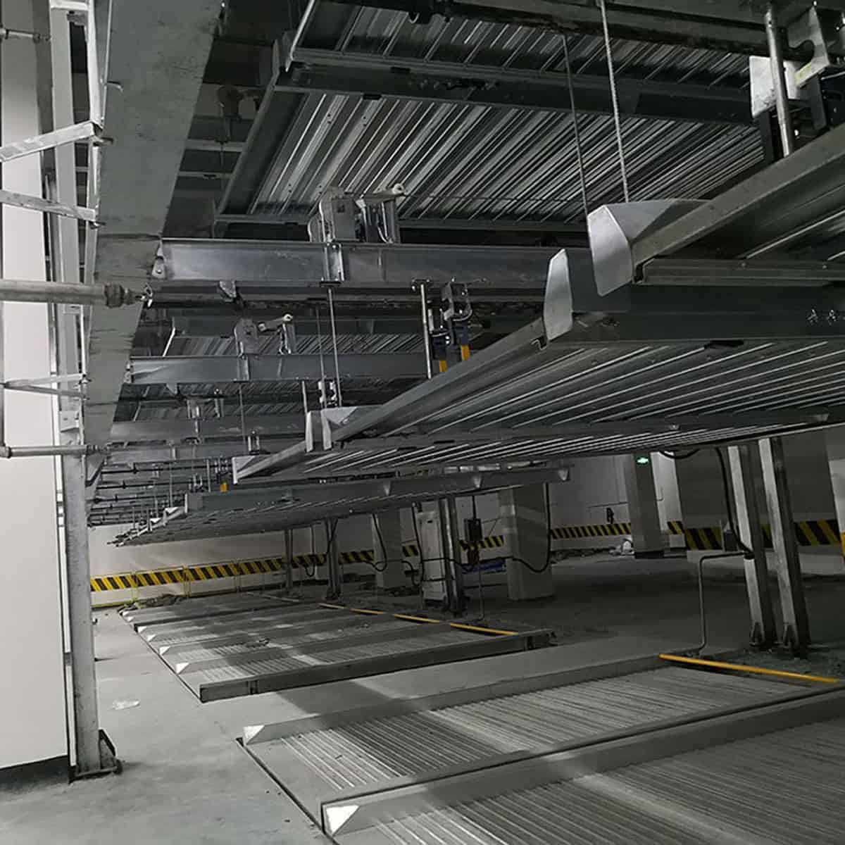 江北地下立体车库由电子控制较安全